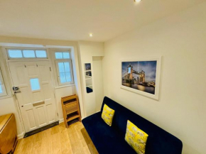 Entire Two Bedroom Central London 5 mins to Metro